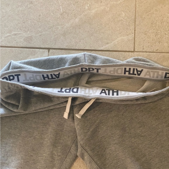 Nike Sweatpants Jogger Capri NWOT Grey Medium - Picture 4 of 4